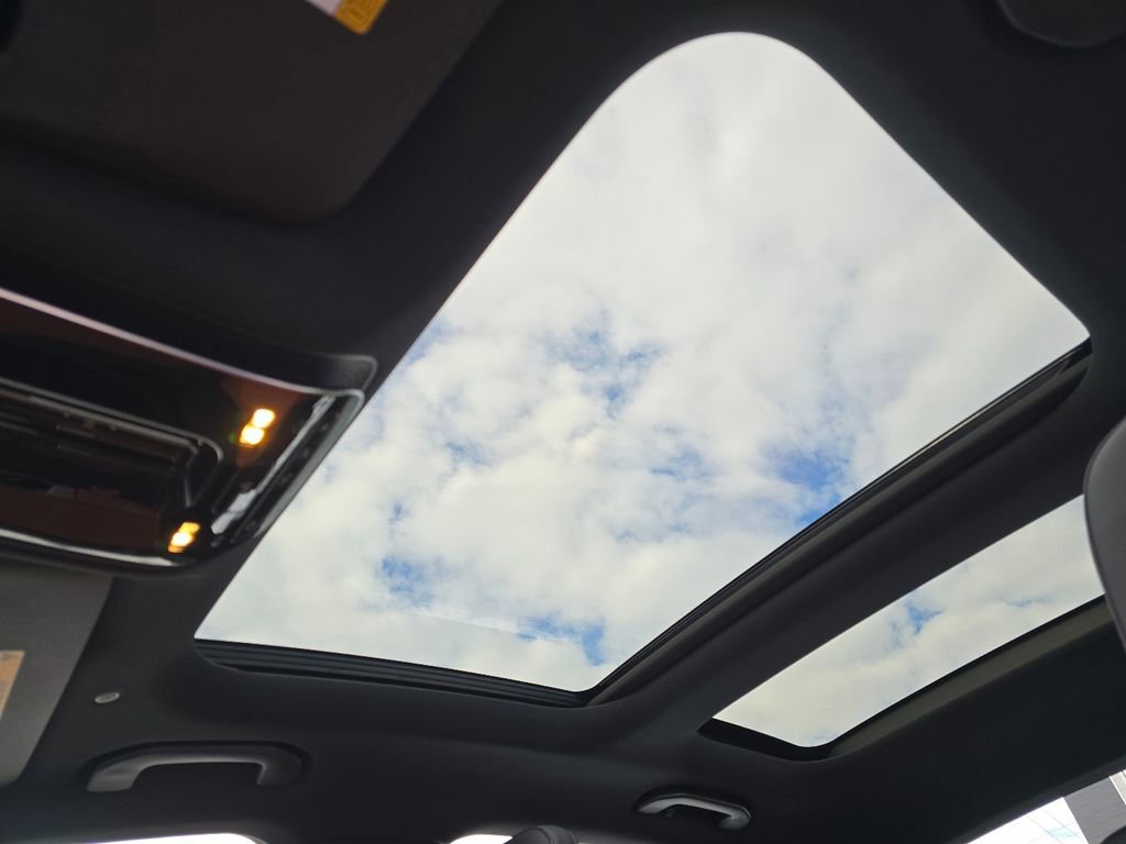 Certified 2025 Mercedes-Benz C 300 4MATIC Sedan image 3