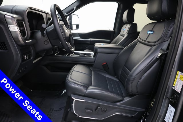 Used 2025 Ford F450 Platinum w/ FX4 Off-Road Package image 32
