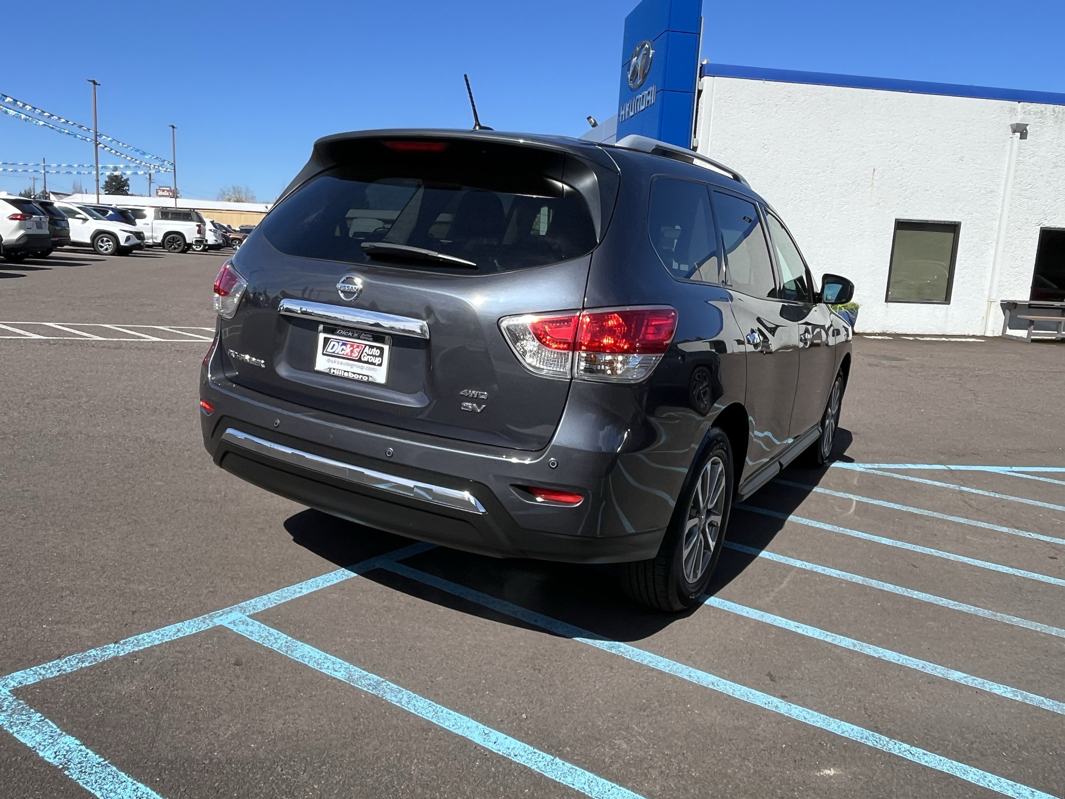 Used 2014 Nissan Pathfinder SV image 5