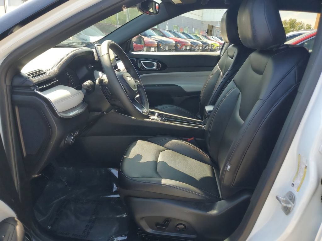 Used 2025 Jeep Compass Limited AWD/4WD image 13