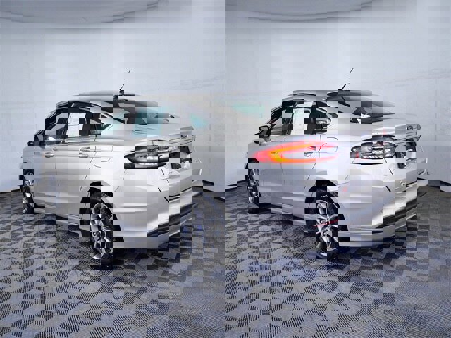 Certified 2017 Ford Fusion SE w/ Fusion SE Technology Package image 6