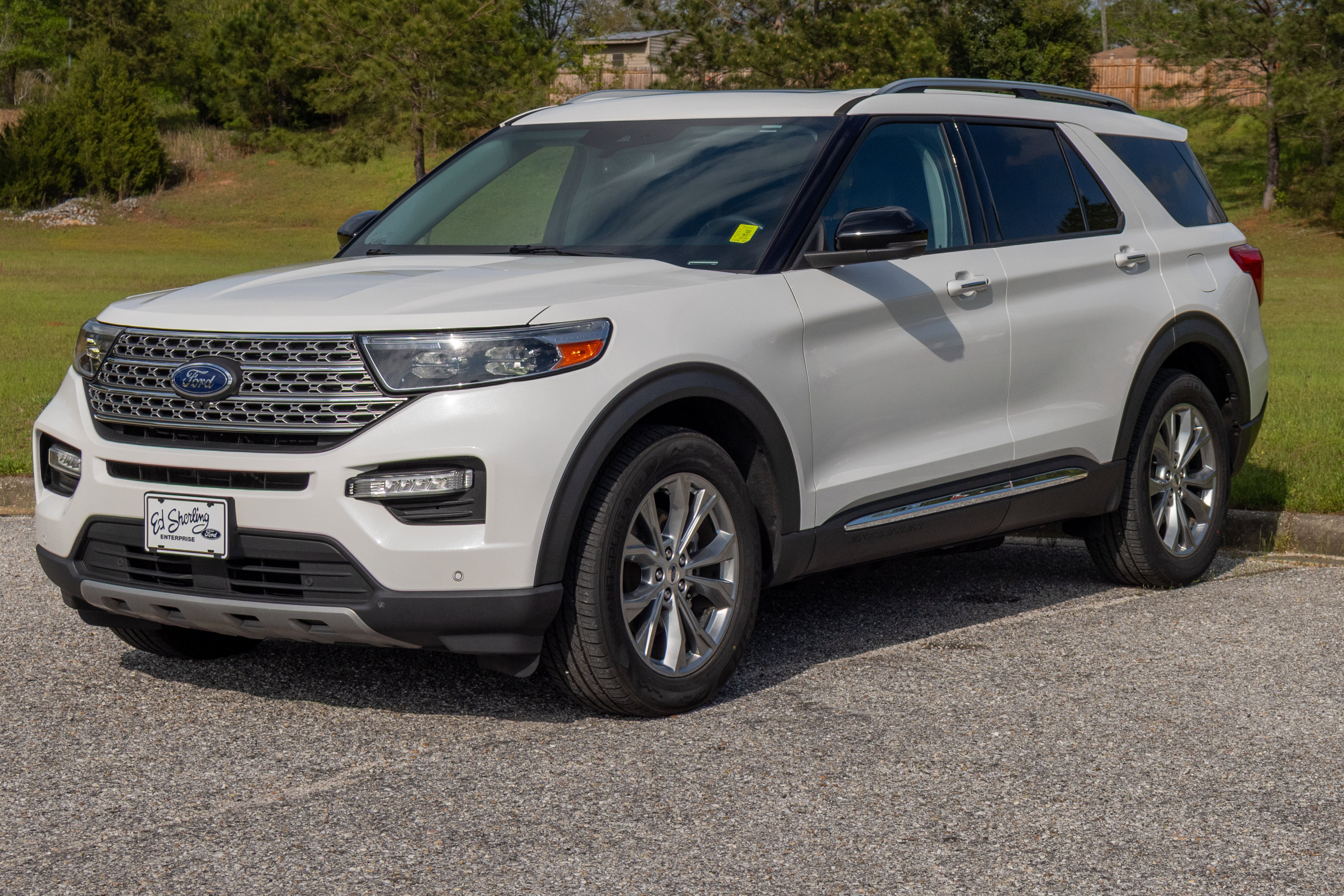 Used 2022 Ford Explorer Limited w/ Equipment Group 301A AWD/4WD image 3