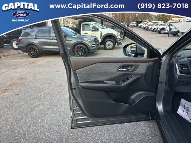 Used 2023 Nissan Rogue SV image 19