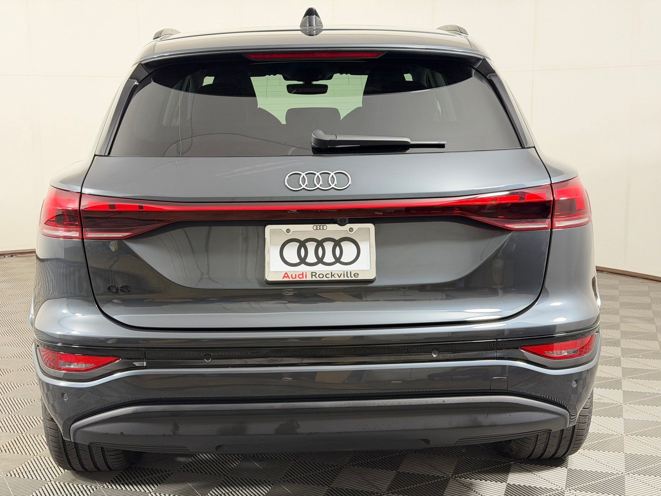 Used 2025 Audi Q6 e-tron Premium Plus w/ Premium Plus AWD/4WD image 10
