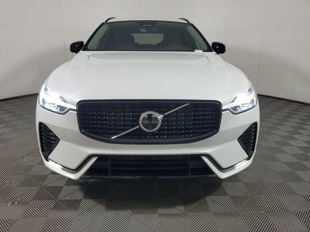 Used 2025 Volvo XC60 B5 Plus AWD/4WD image 2
