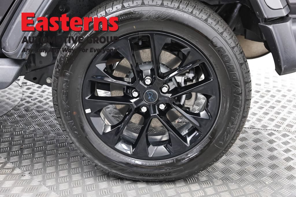 Used 2025 Jeep Wrangler Unlimited Sahara AWD/4WD image 30
