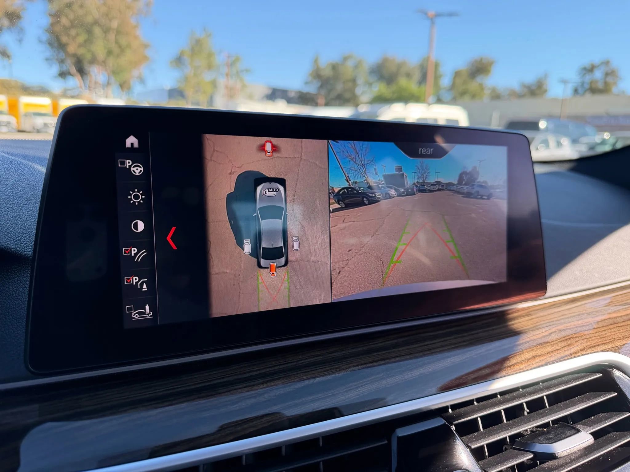 Used 2019 BMW 530e w/ Premium Package image 17