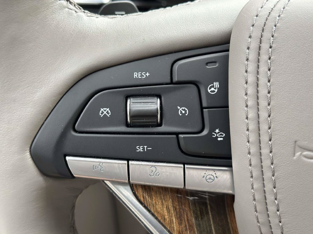 Used 2021 Cadillac Escalade ESV Sport Platinum AWD/4WD image 37