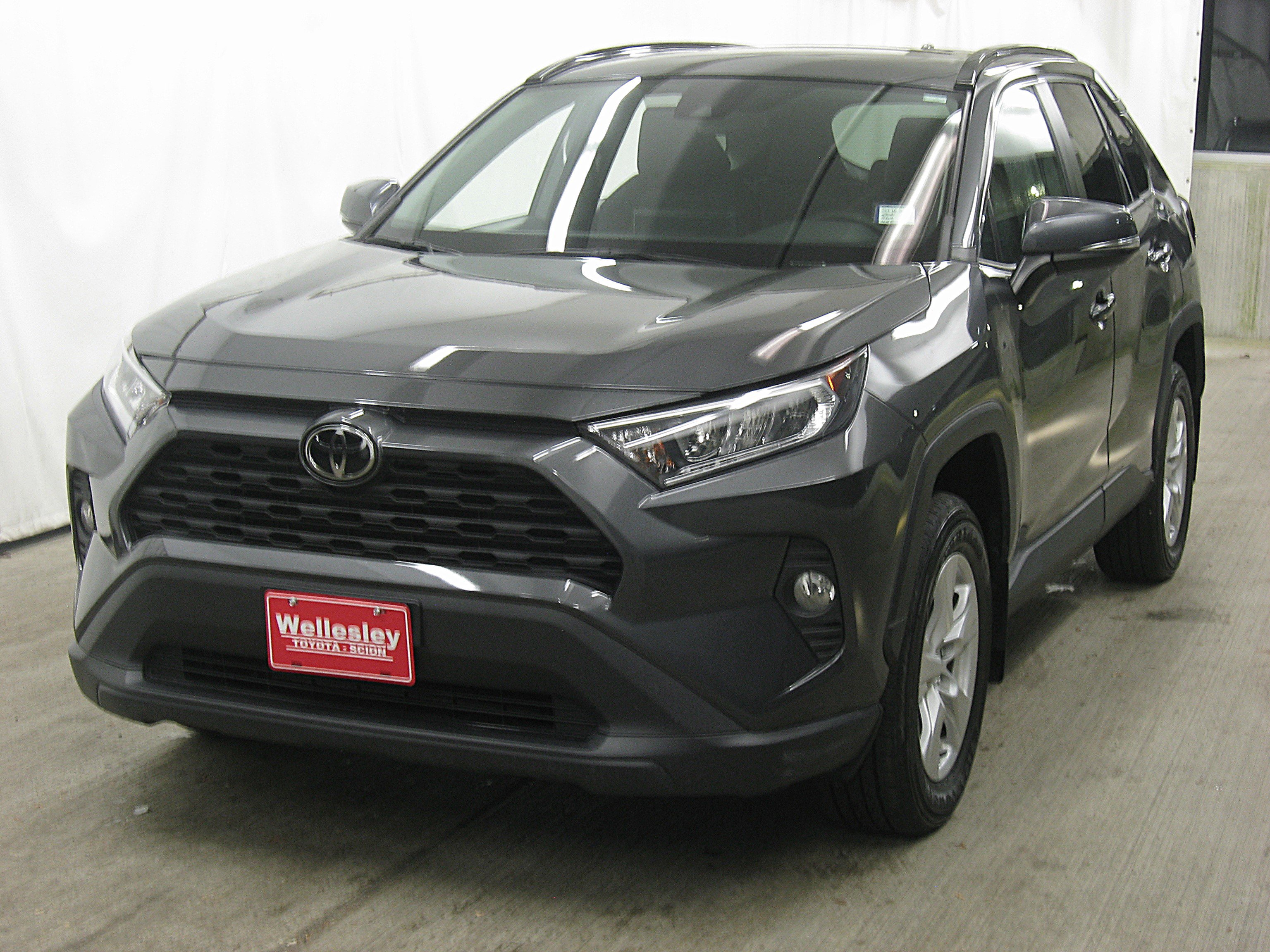 Used 2021 Toyota RAV4 XLE w/ Convenience Package image 24