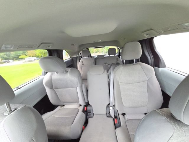 Used 2025 Toyota Sienna LE FWD image 12