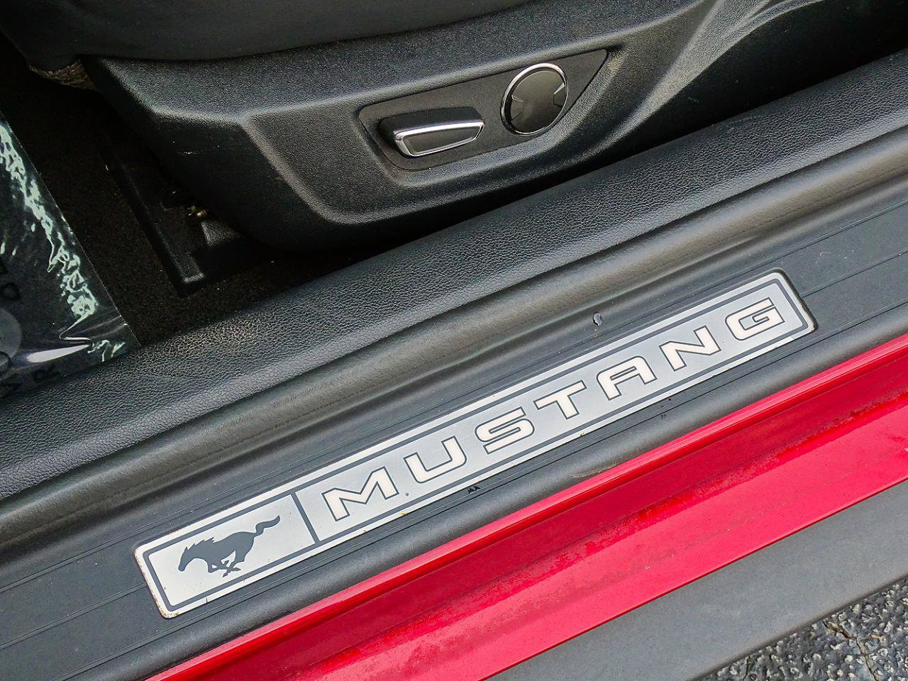 Used 2019 Ford Mustang GT Premium w/ Equipment Group 401A RWD image 25