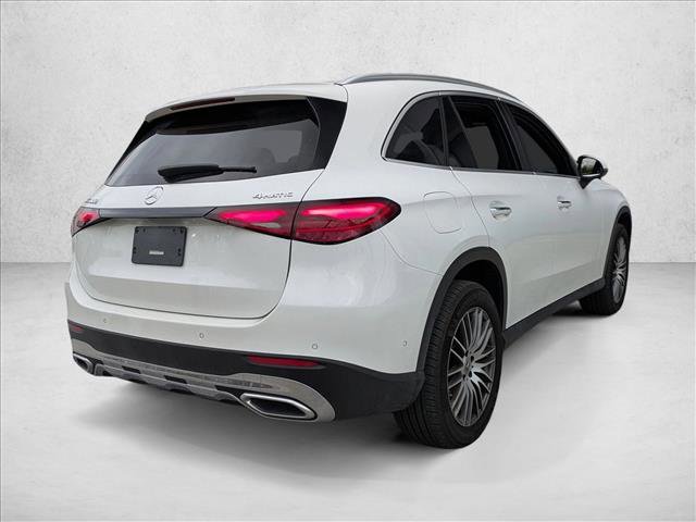 Used 2025 Mercedes-Benz GLC 300 4MATIC image 5