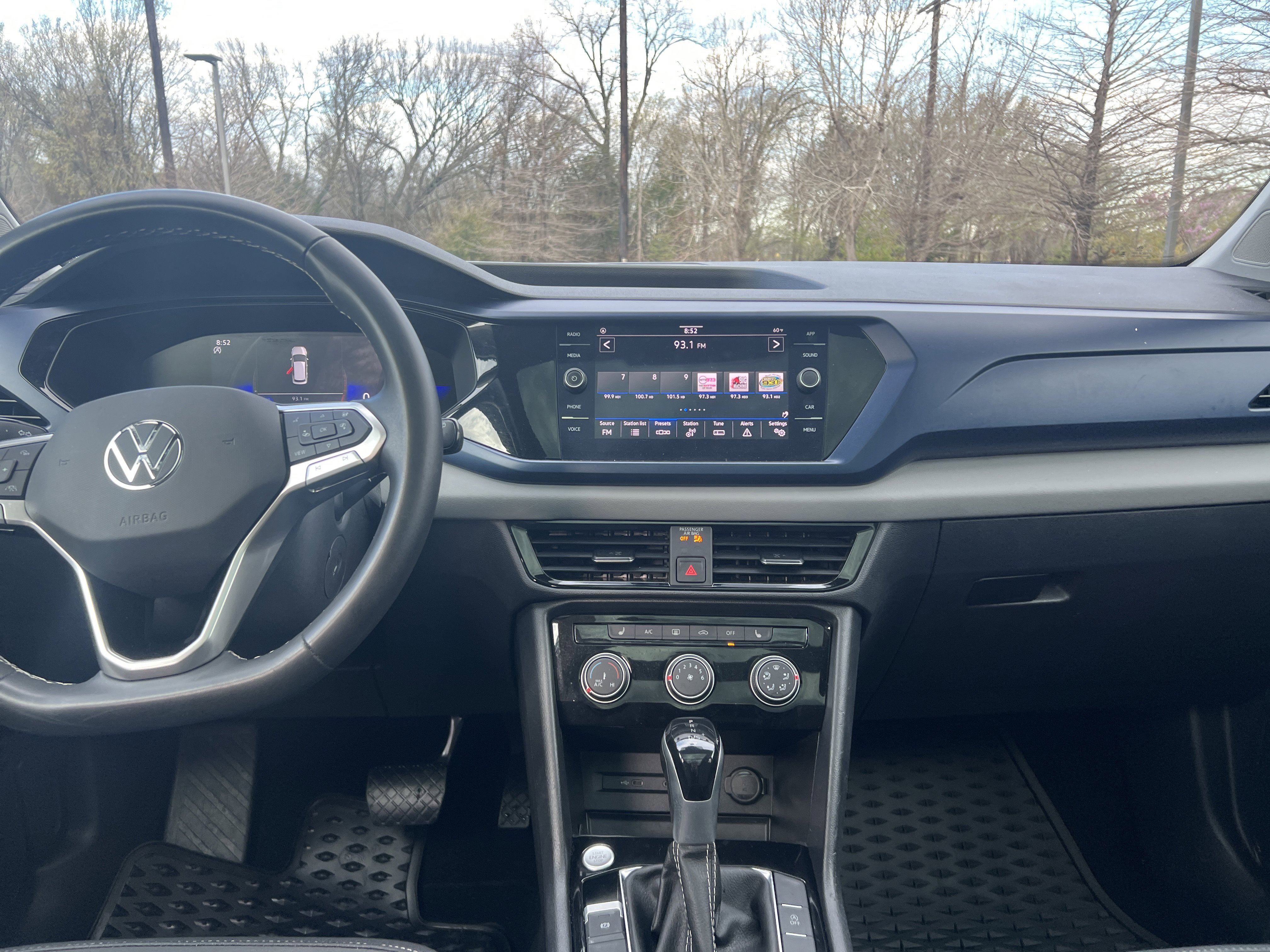 Certified 2023 Volkswagen Taos SE w/ Panoramic Sunroof Package FWD image 28