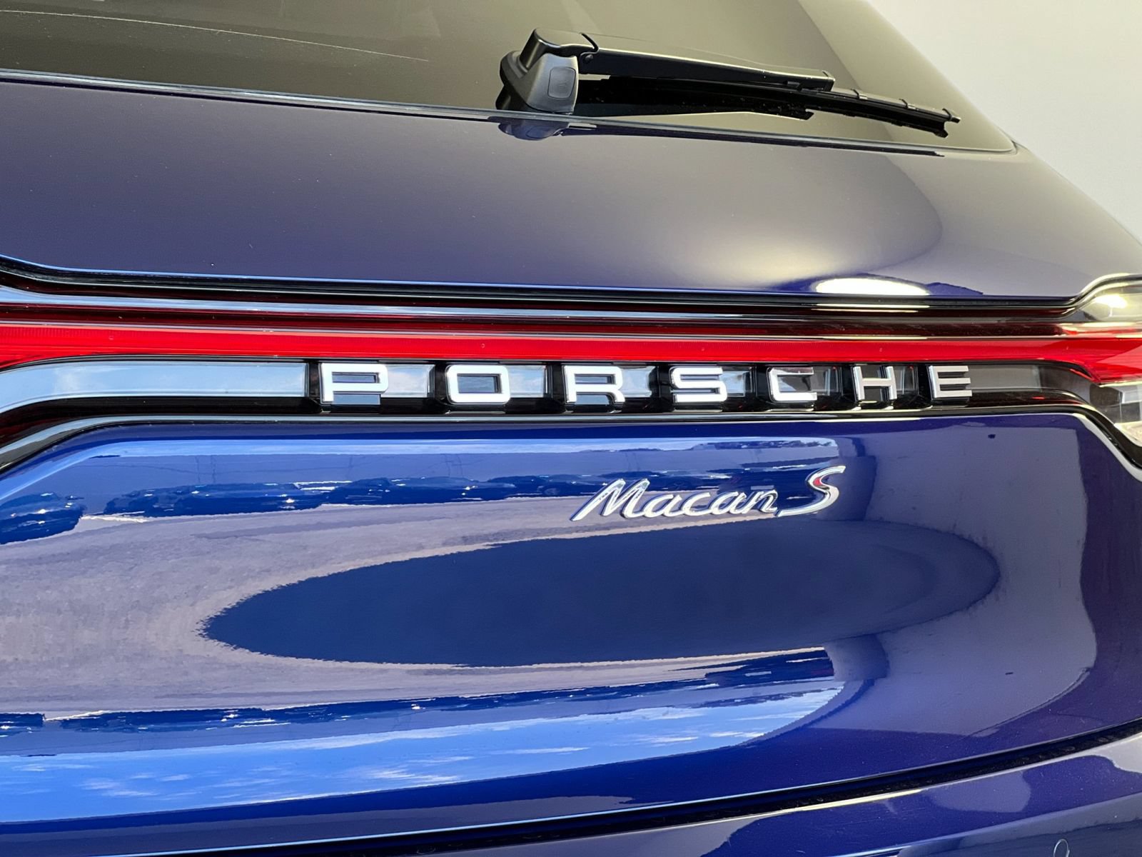 Certified 2025 Porsche Macan S AWD/4WD image 34