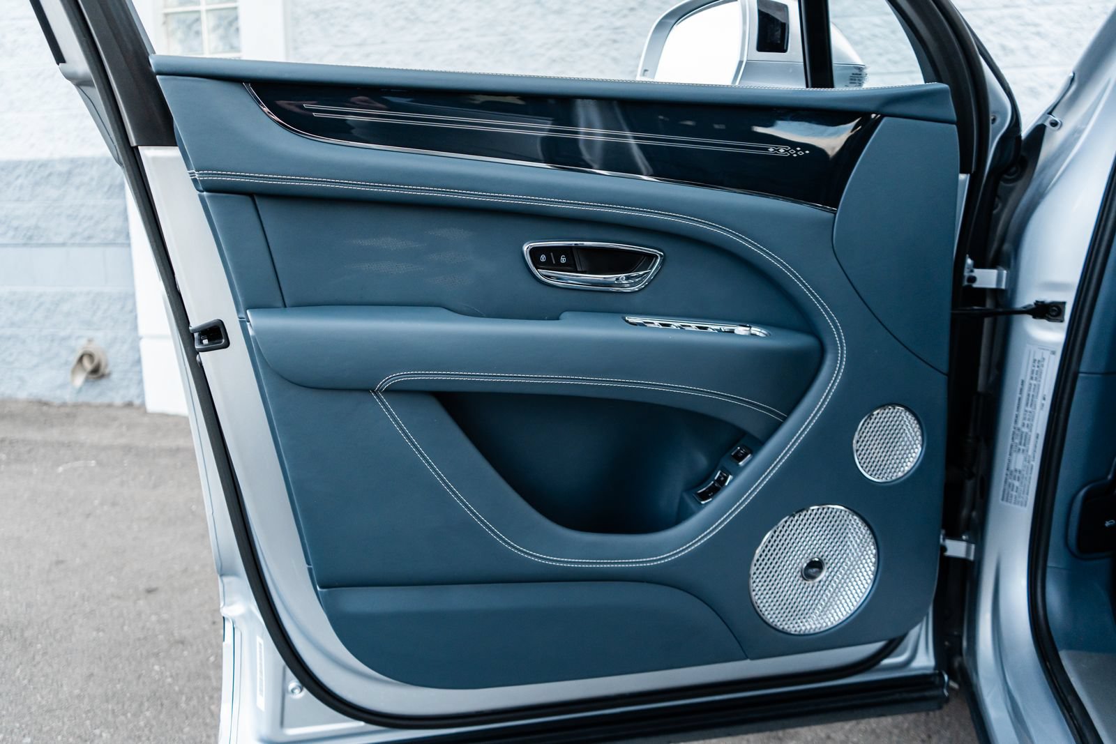 Certified 2023 Bentley Bentayga Extended Wheelbase AWD/4WD image 23