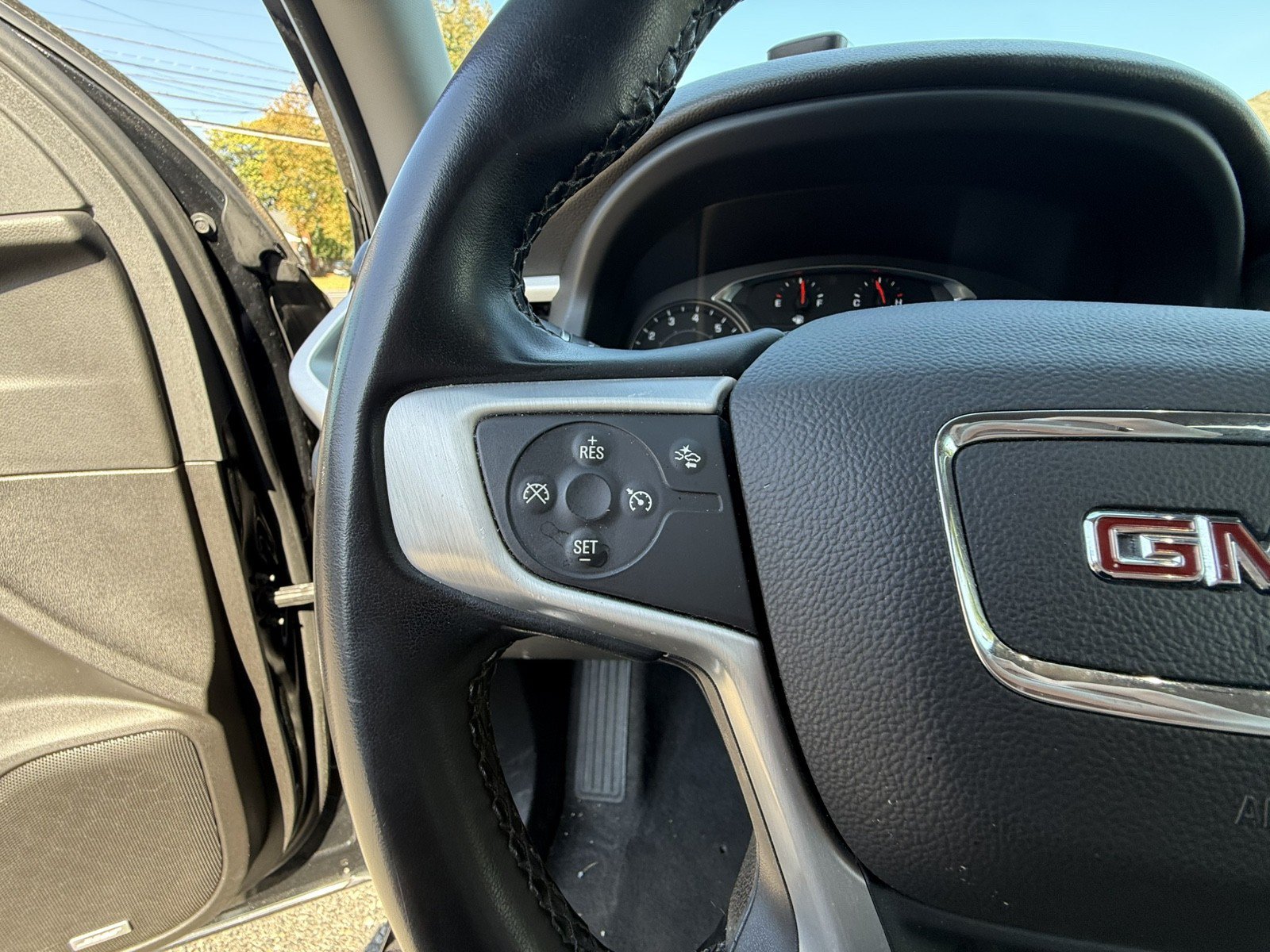 Used 2023 GMC Acadia SLT AWD/4WD image 19