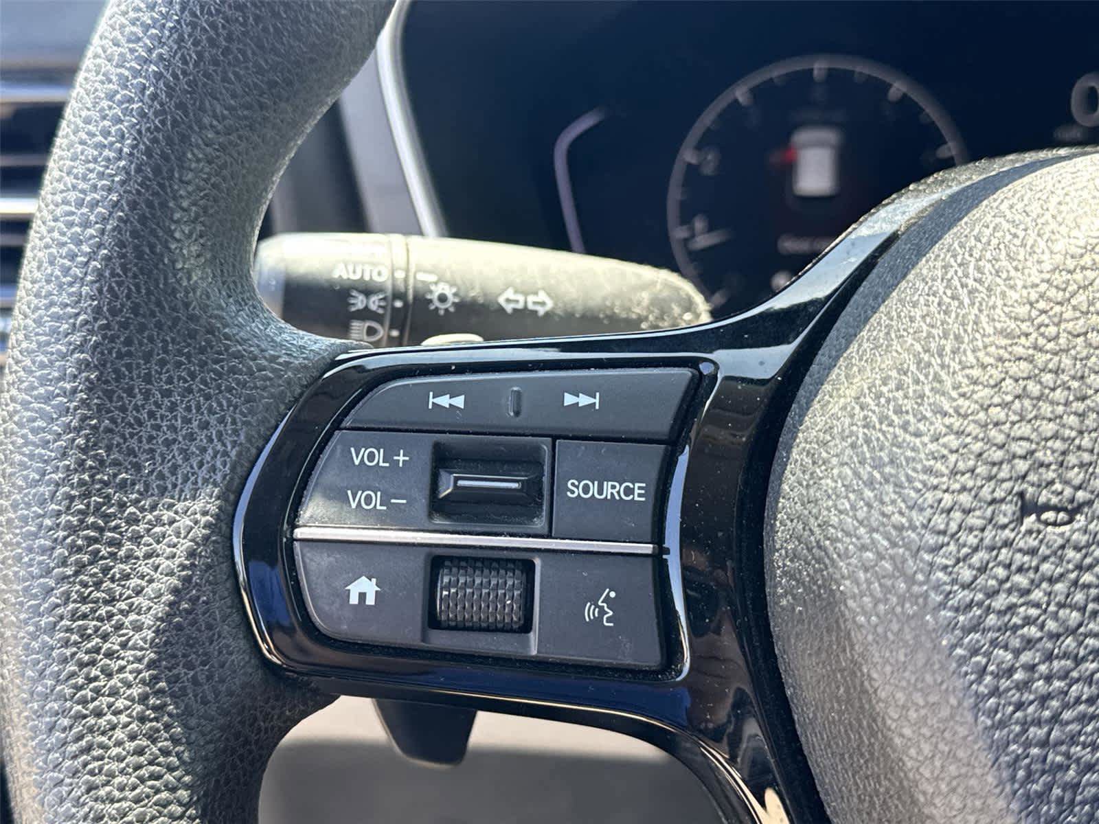 Used 2023 Honda Pilot LX image 15