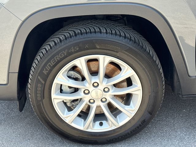 Used 2022 Jeep Cherokee Latitude Lux w/ Sun & Sound Group AWD/4WD image 24