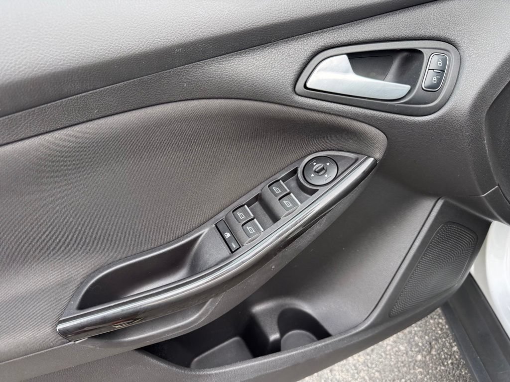Used 2017 Ford Focus Titanium FWD image 14
