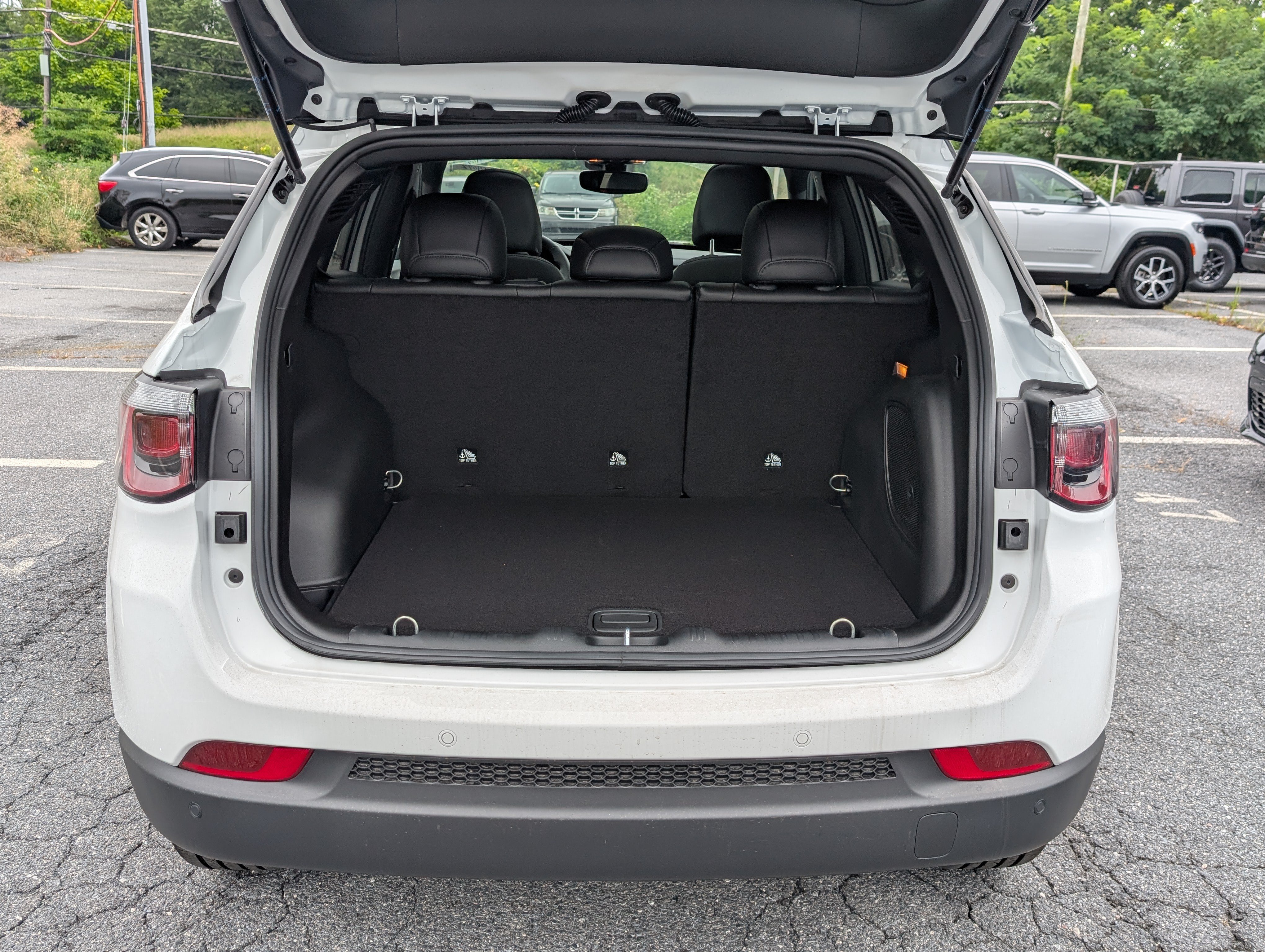 New 2025 Jeep Compass Limited w/ Sun & Sound Group AWD/4WD image 11