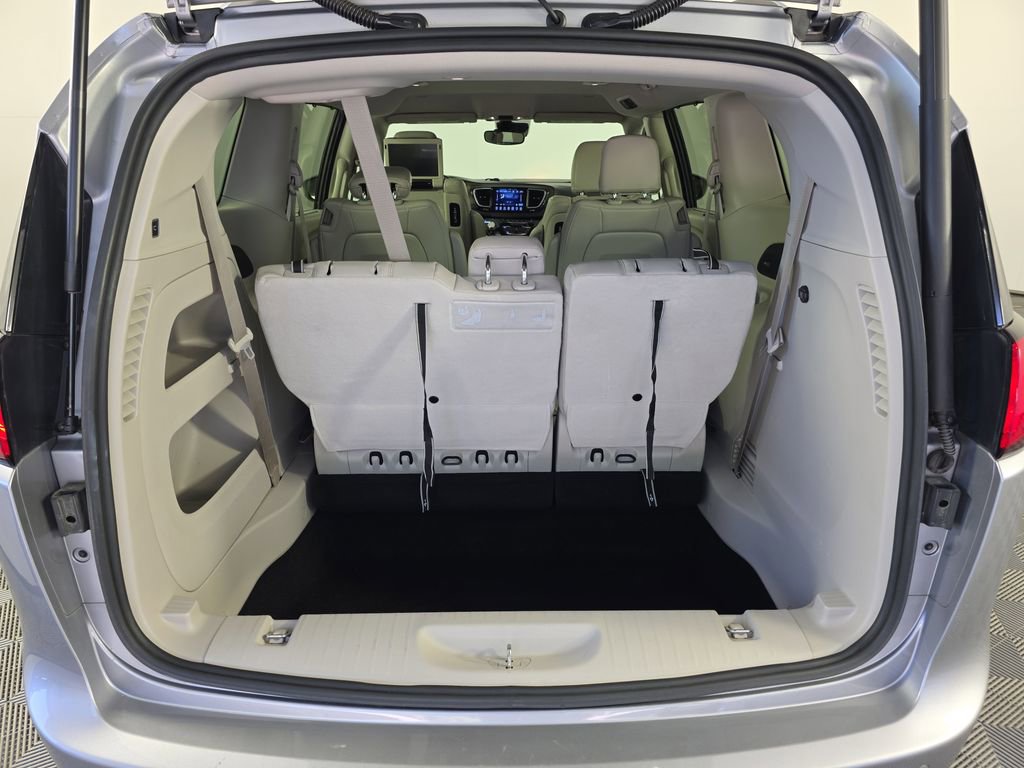 Used 2017 Chrysler Pacifica Touring-L Plus w/ Advanced Safetytec Group image 30