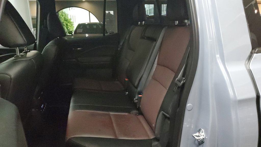 Used 2025 Honda Ridgeline Black Edition image 15