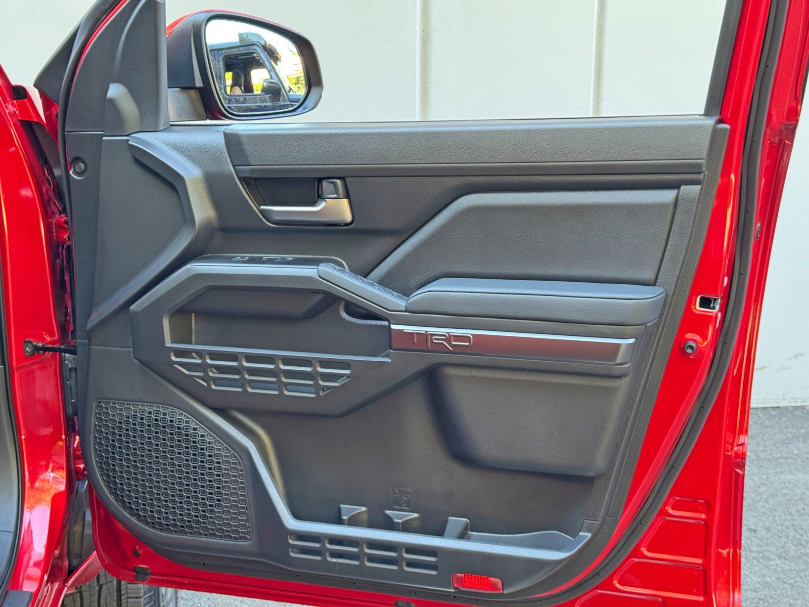 Used 2025 Toyota Tacoma TRD Sport AWD/4WD image 43