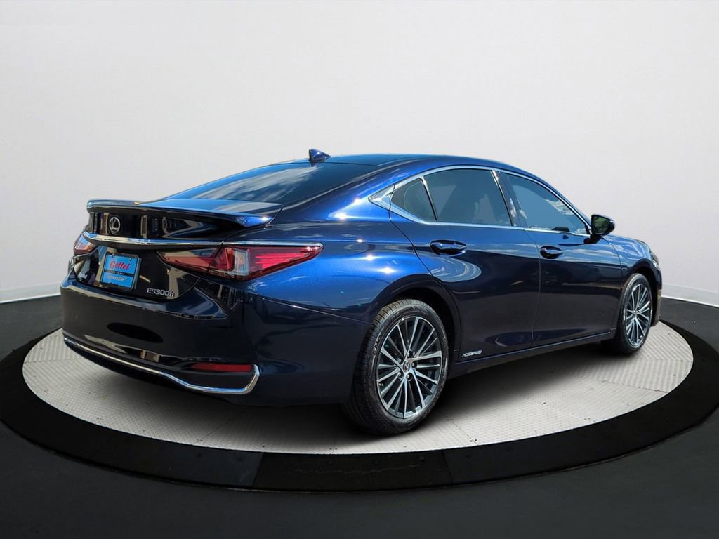 Used 2022 Lexus ES 300h w/ Premium Package image 4