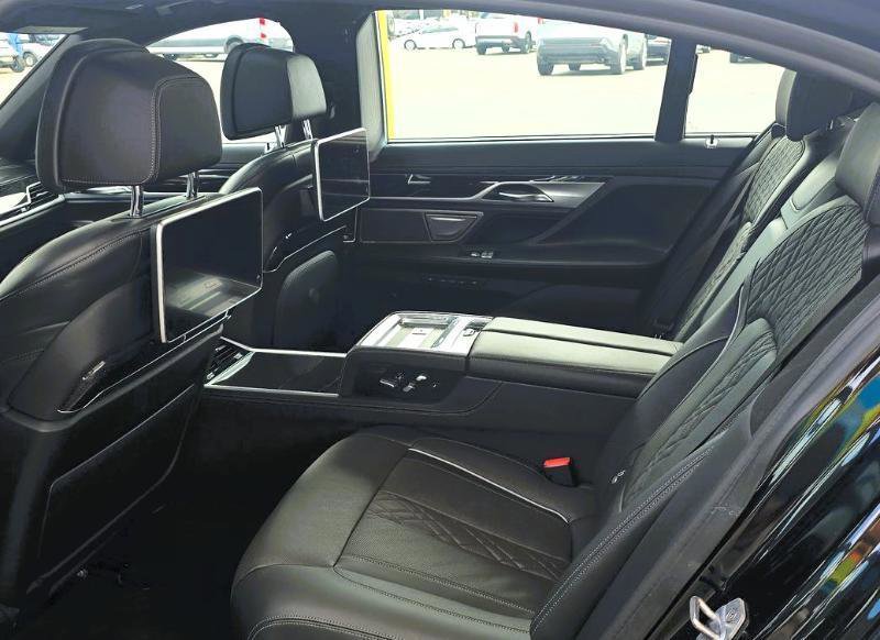 Used 2019 BMW 750i xDrive AWD/4WD image 7