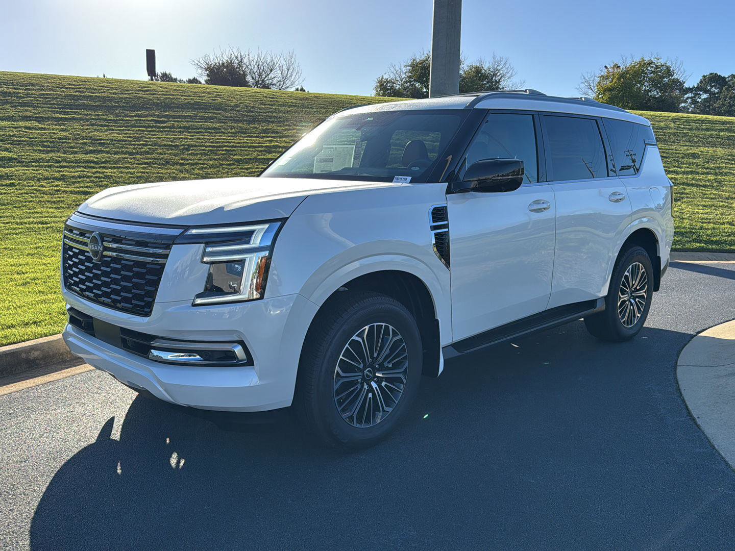 New 2026 Nissan Armada SL image 2