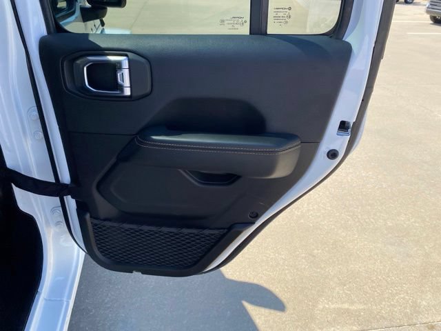 Used 2025 Jeep Wrangler Unlimited Sahara AWD/4WD image 18