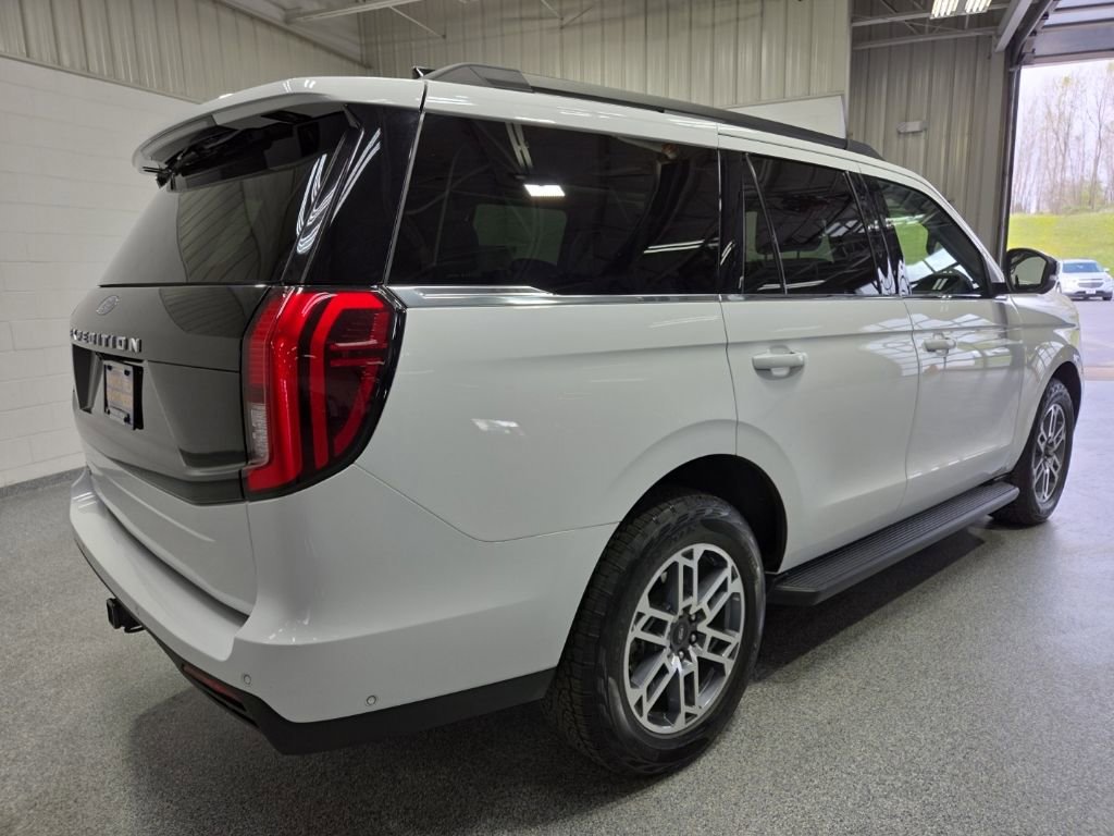 Used 2025 Ford Expedition Active AWD/4WD image 7