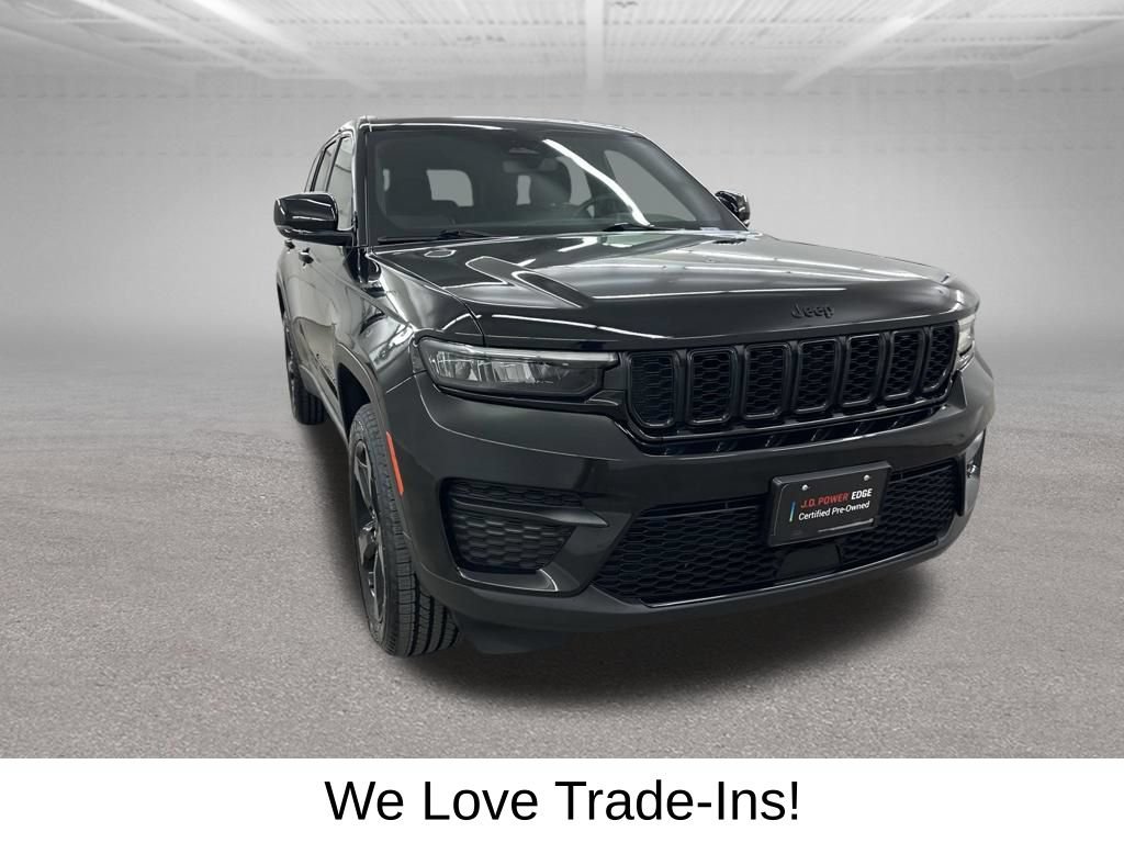 Used 2023 Jeep Grand Cherokee Altitude AWD/4WD image 3