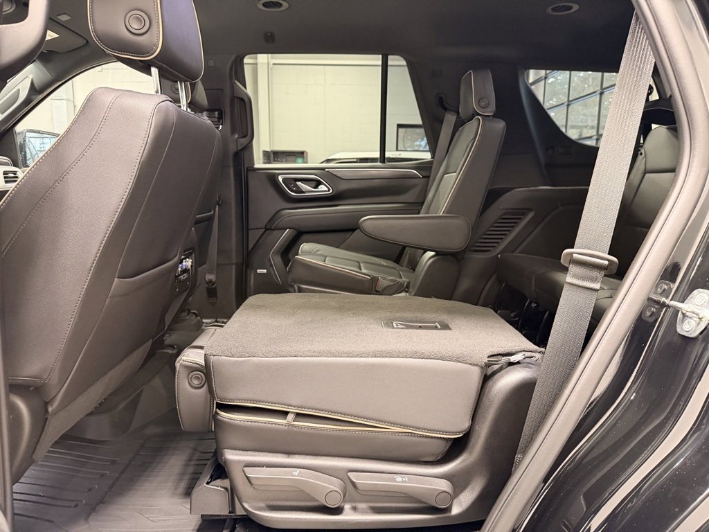 Used 2023 GMC Yukon SLT image 13