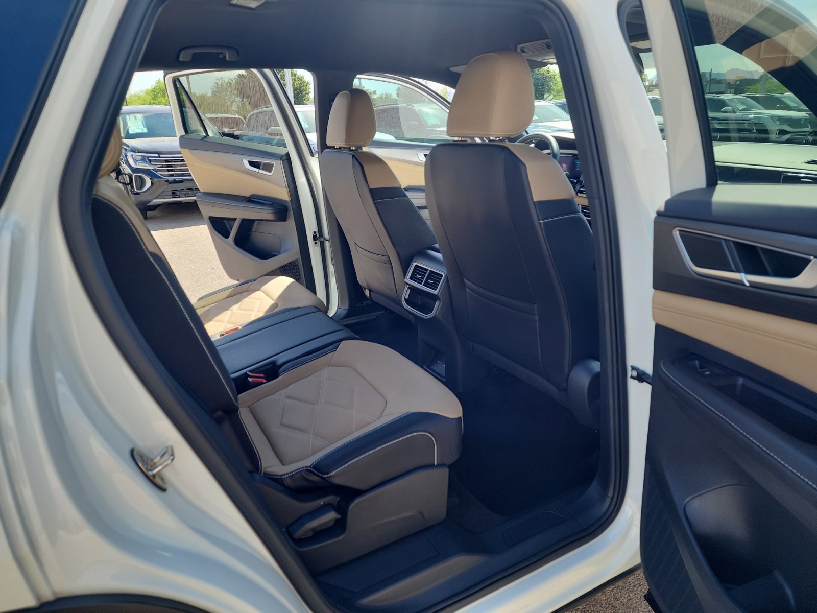 Certified 2024 Volkswagen Atlas Cross Sport SE image 18