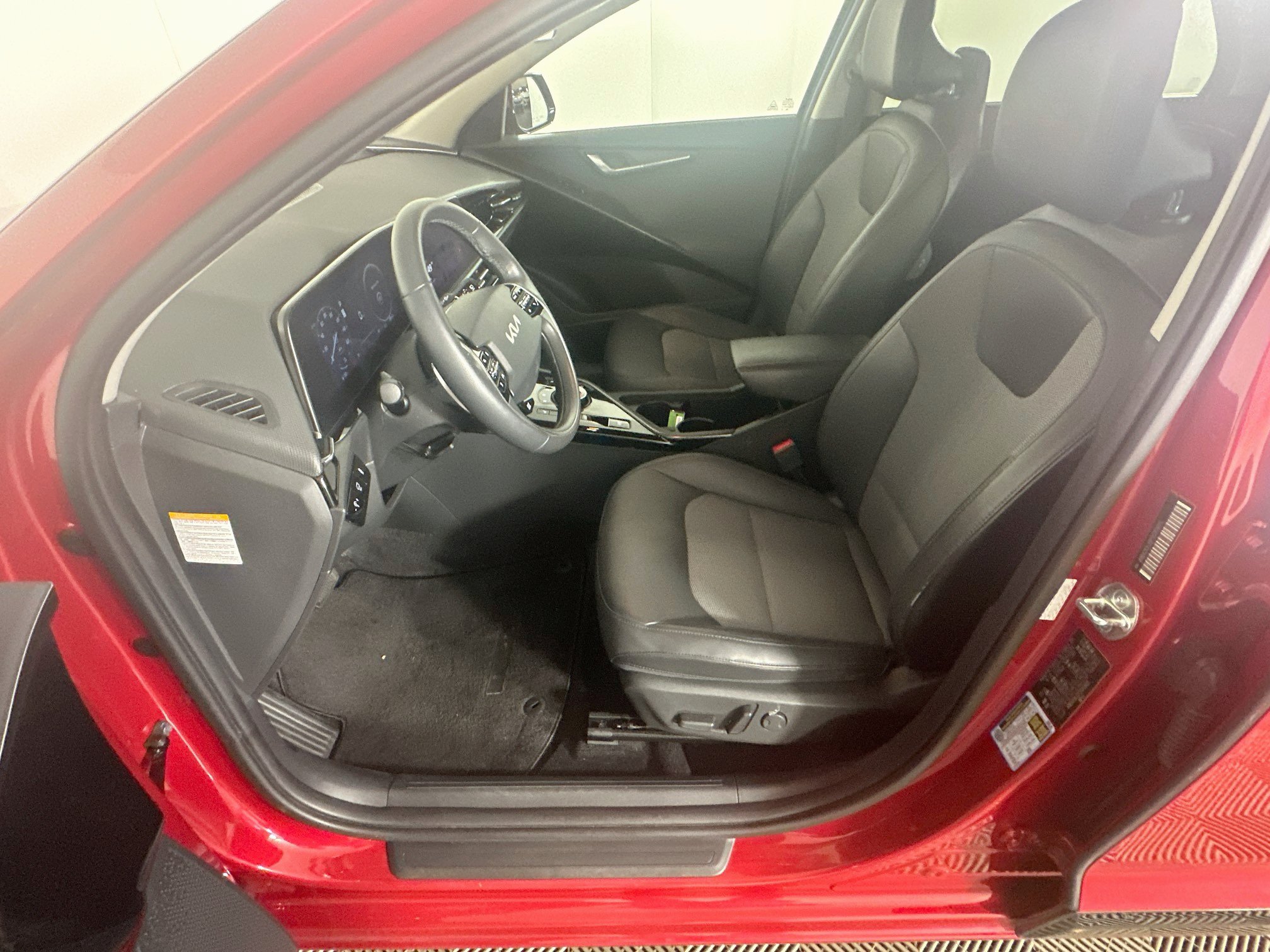 Used 2023 Kia Niro Wind w/ Wind Preserve Package FWD image 13