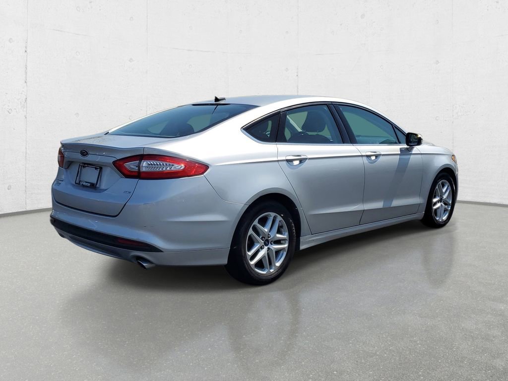 Used 2015 Ford Fusion SE FWD image 7