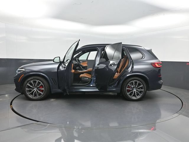 Used 2021 BMW X5 xDrive40i w/ M Sport Package AWD/4WD image 42