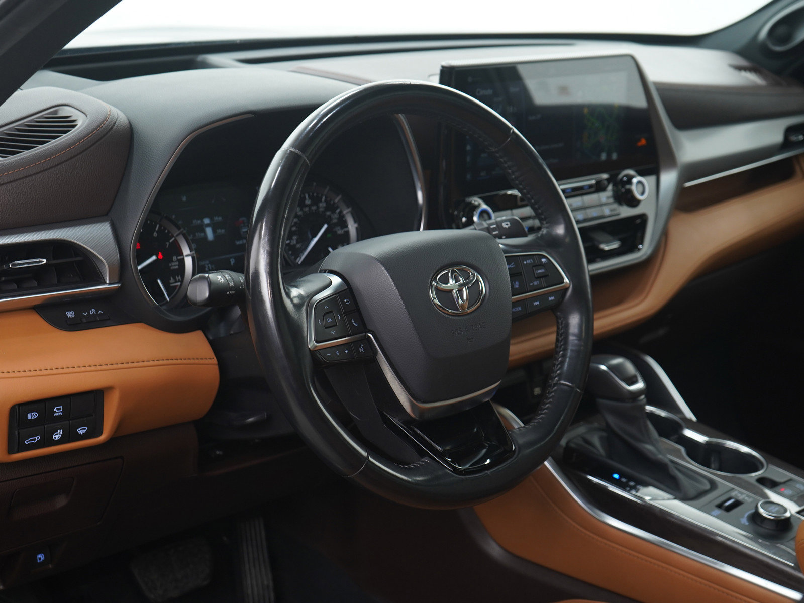 Used 2020 Toyota Highlander Platinum image 24