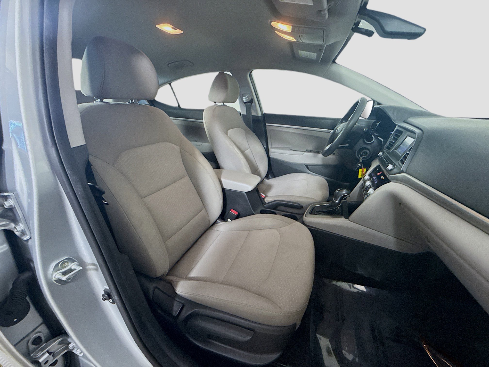 Used 2020 Hyundai Elantra SE image 28