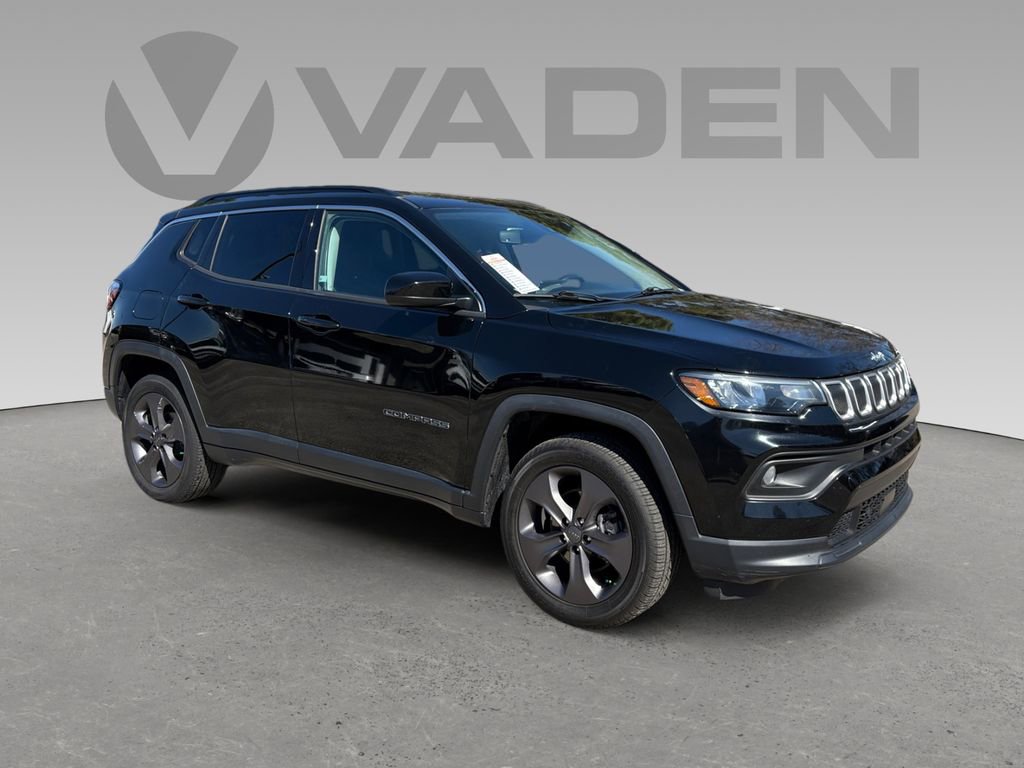 Used 2022 Jeep Compass Latitude image 1