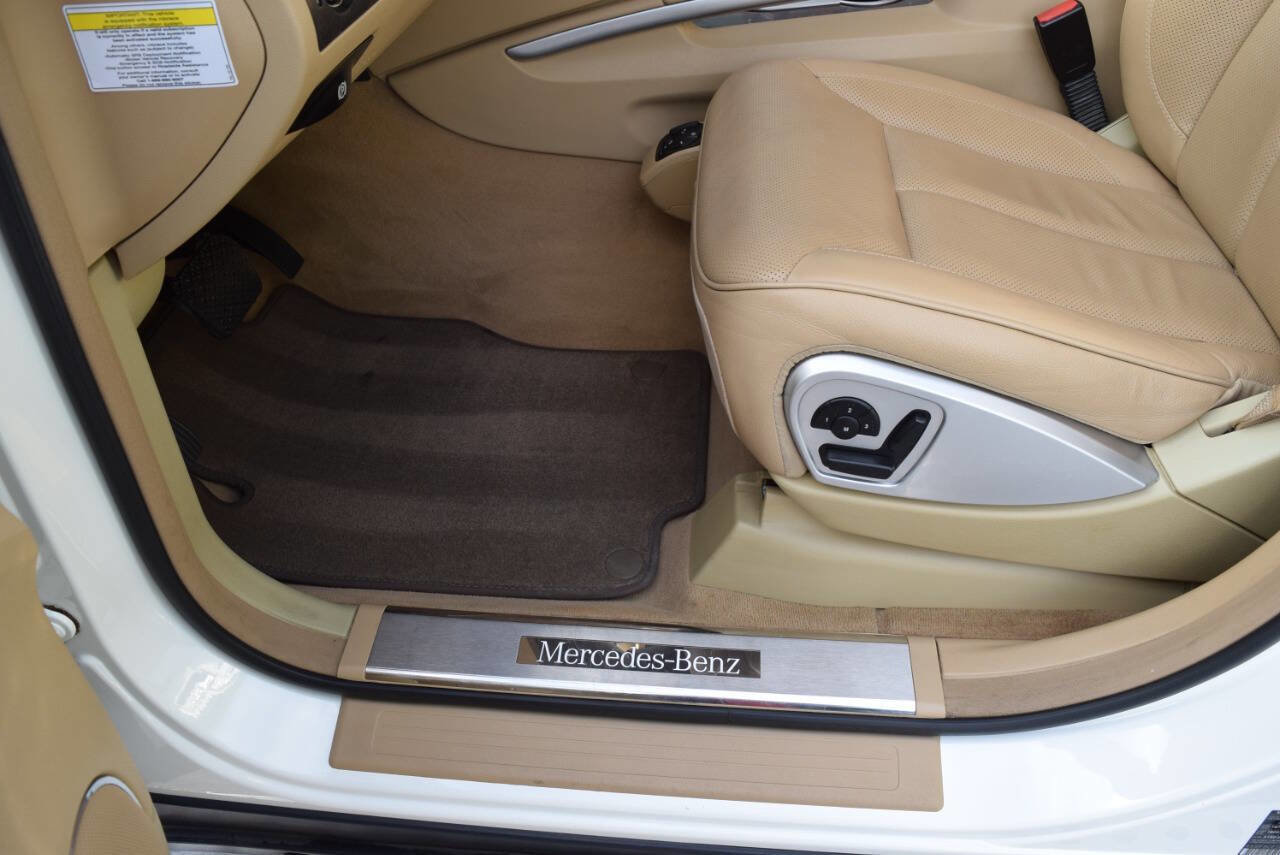 Used 2011 Mercedes-Benz GL 550 4MATIC image 22
