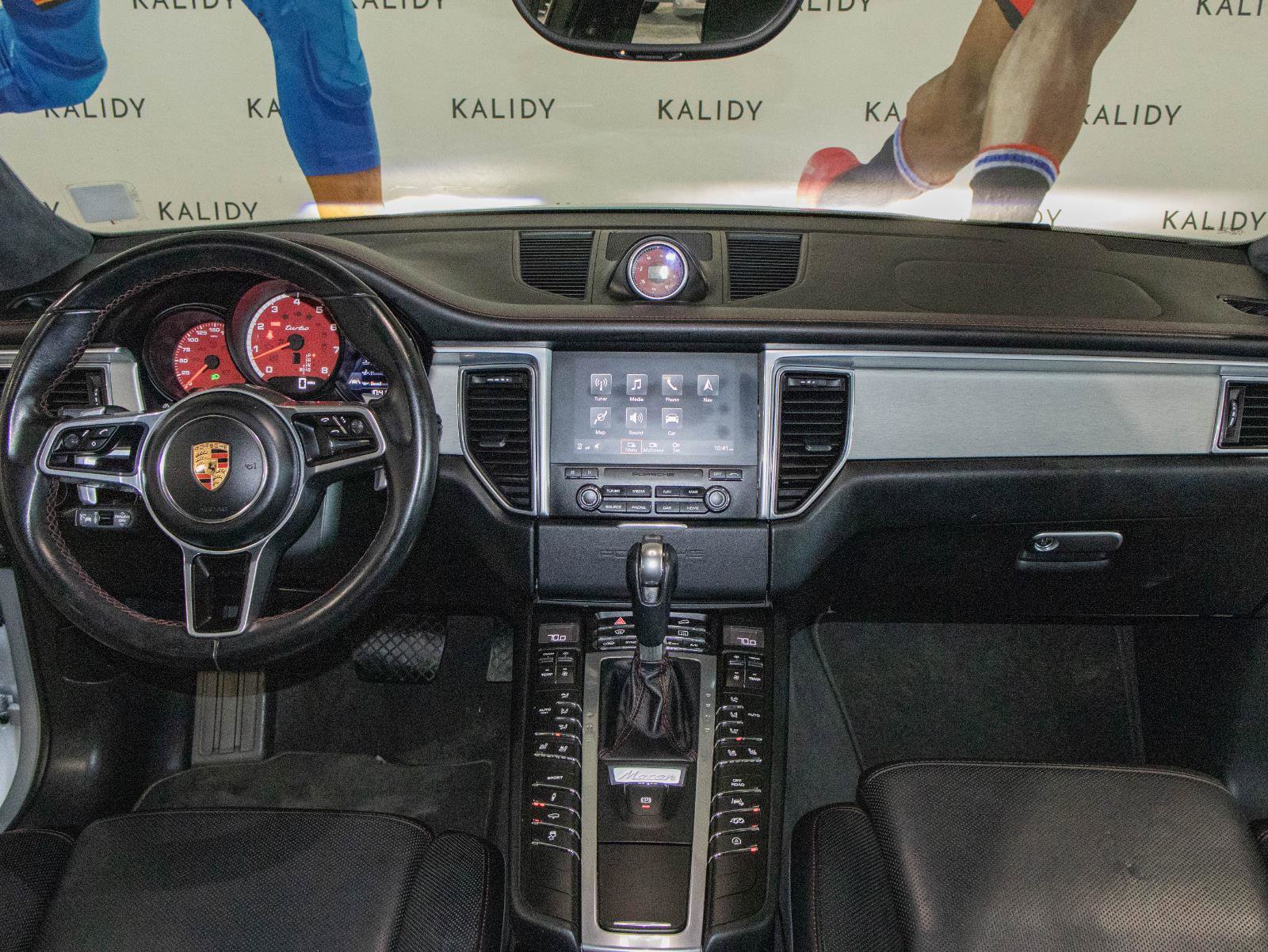 Used 2017 Porsche Macan Turbo image 3