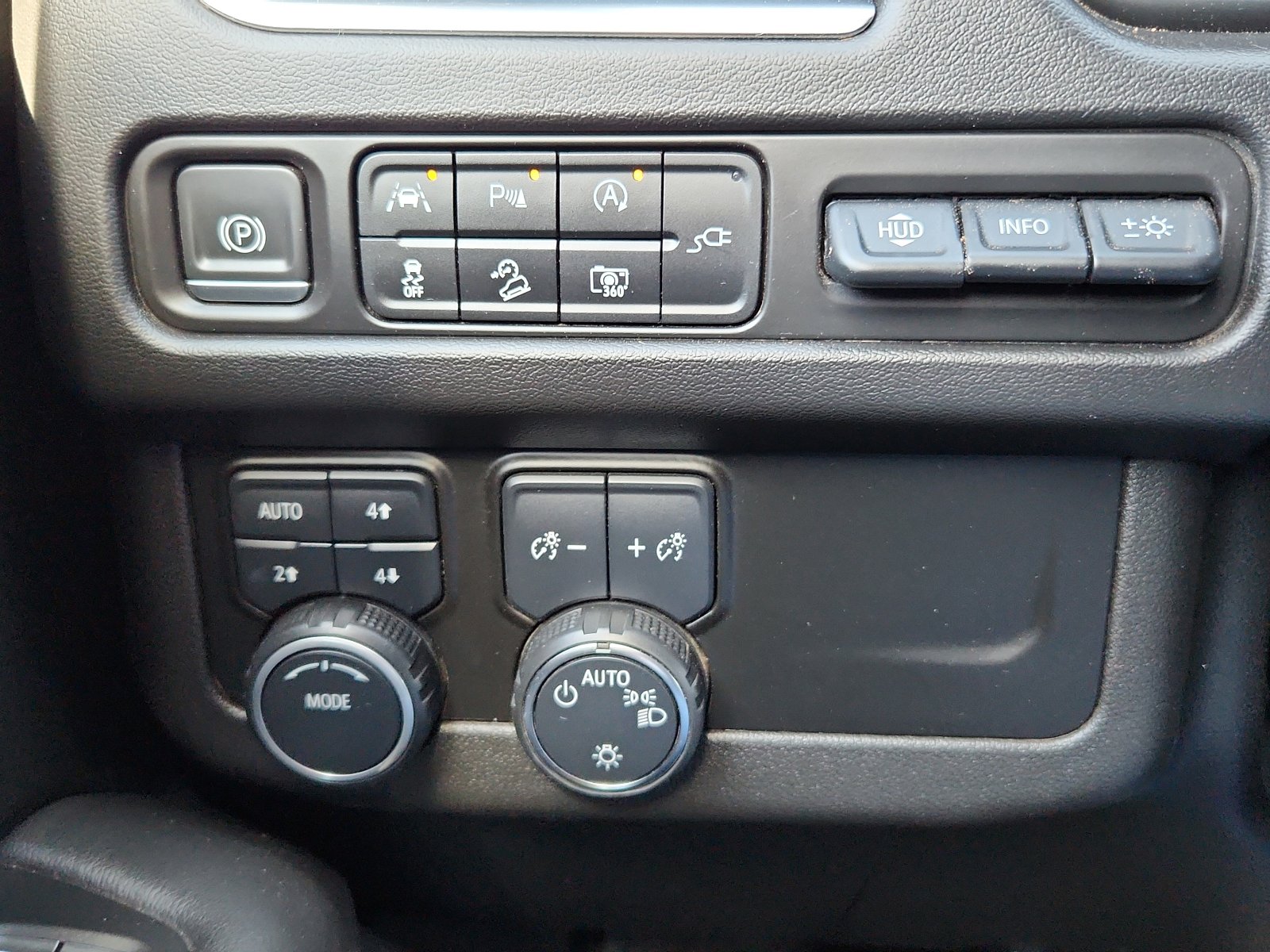 Used 2022 Chevrolet Suburban High Country image 15