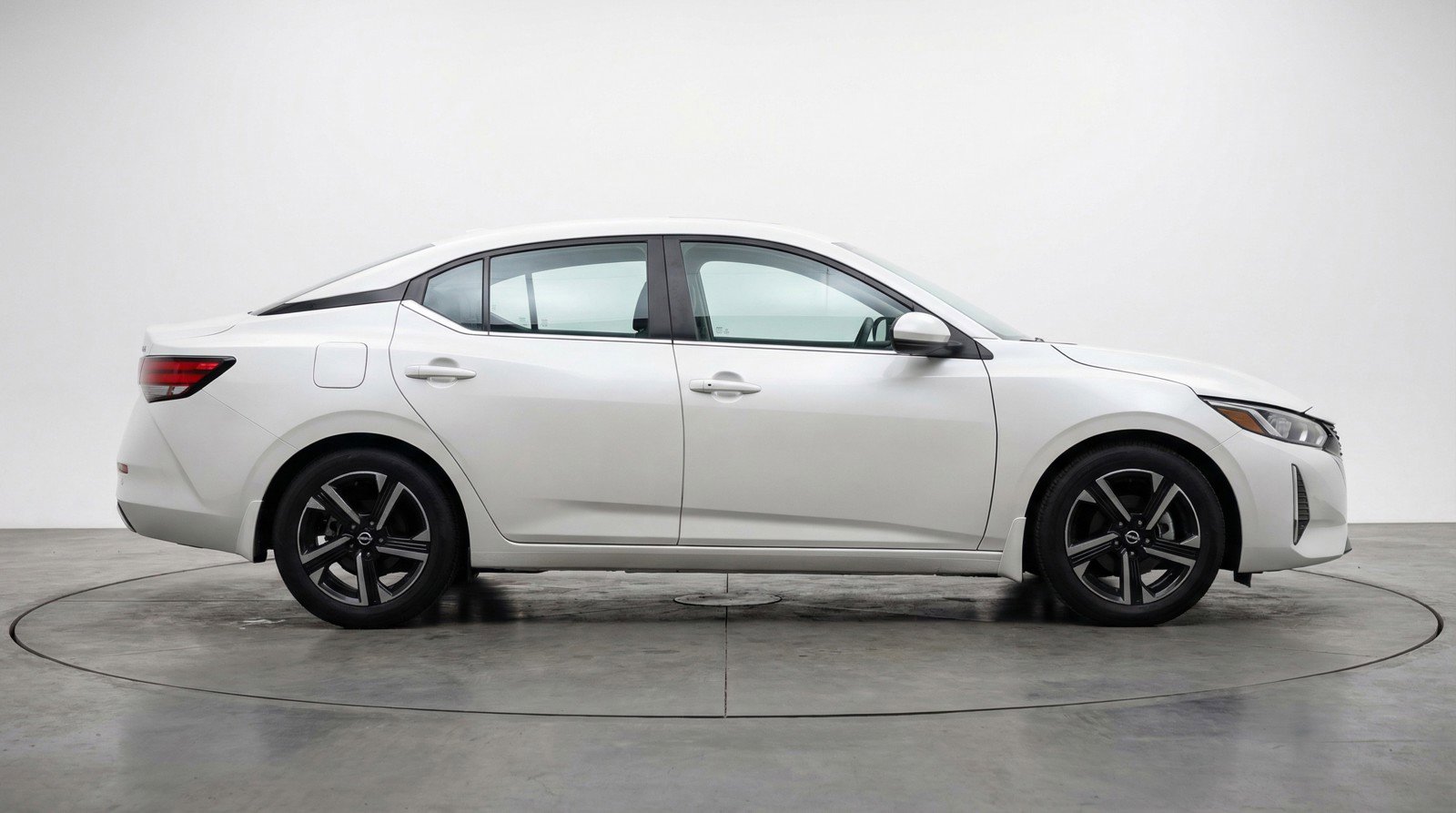 Used 2025 Nissan Sentra SV FWD image 11