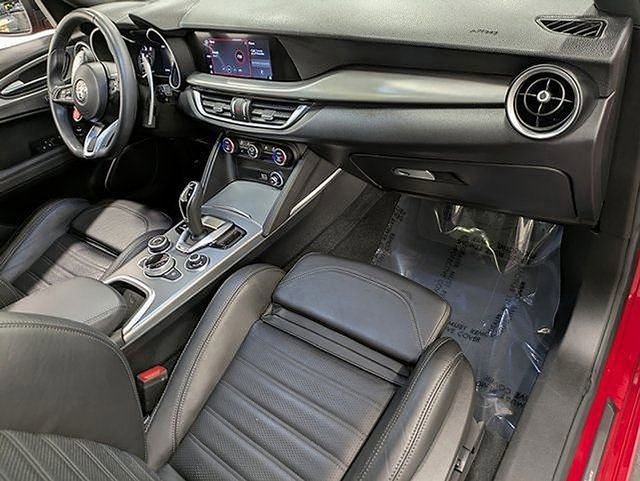 Used 2023 Alfa Romeo Stelvio Veloce AWD/4WD image 31