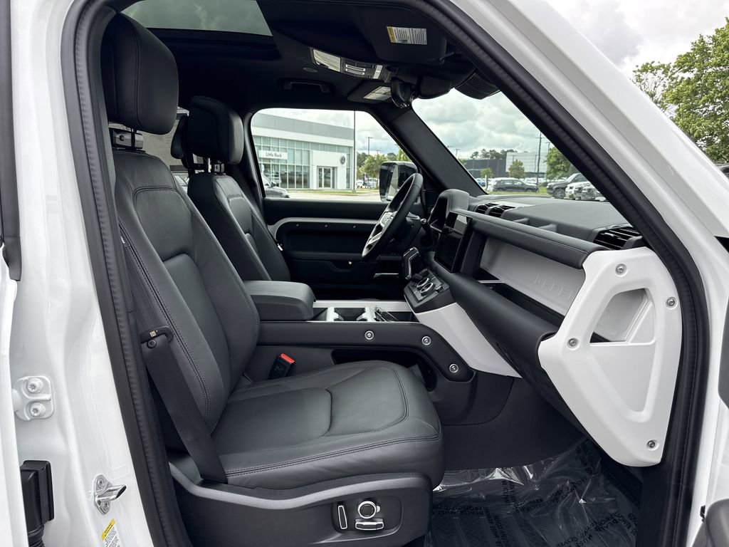 New 2025 Land Rover Defender 130 X-Dynamic SE image 19