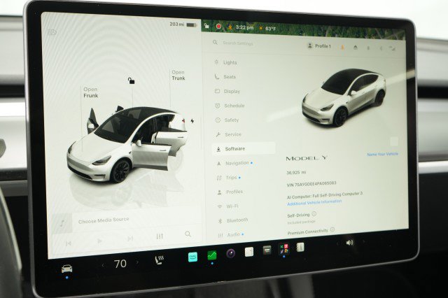 Used 2023 Tesla Model Y AWD image 32