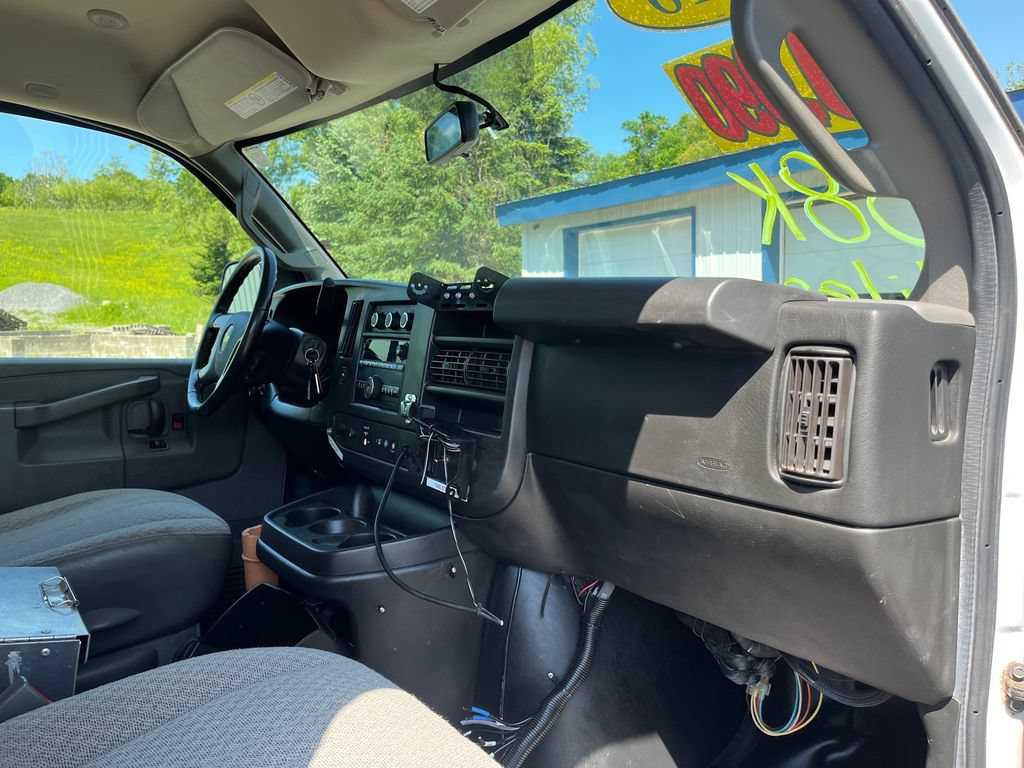 Used 2018 Chevrolet Express 2500 w/ Driver Convenience Package RWD image 28