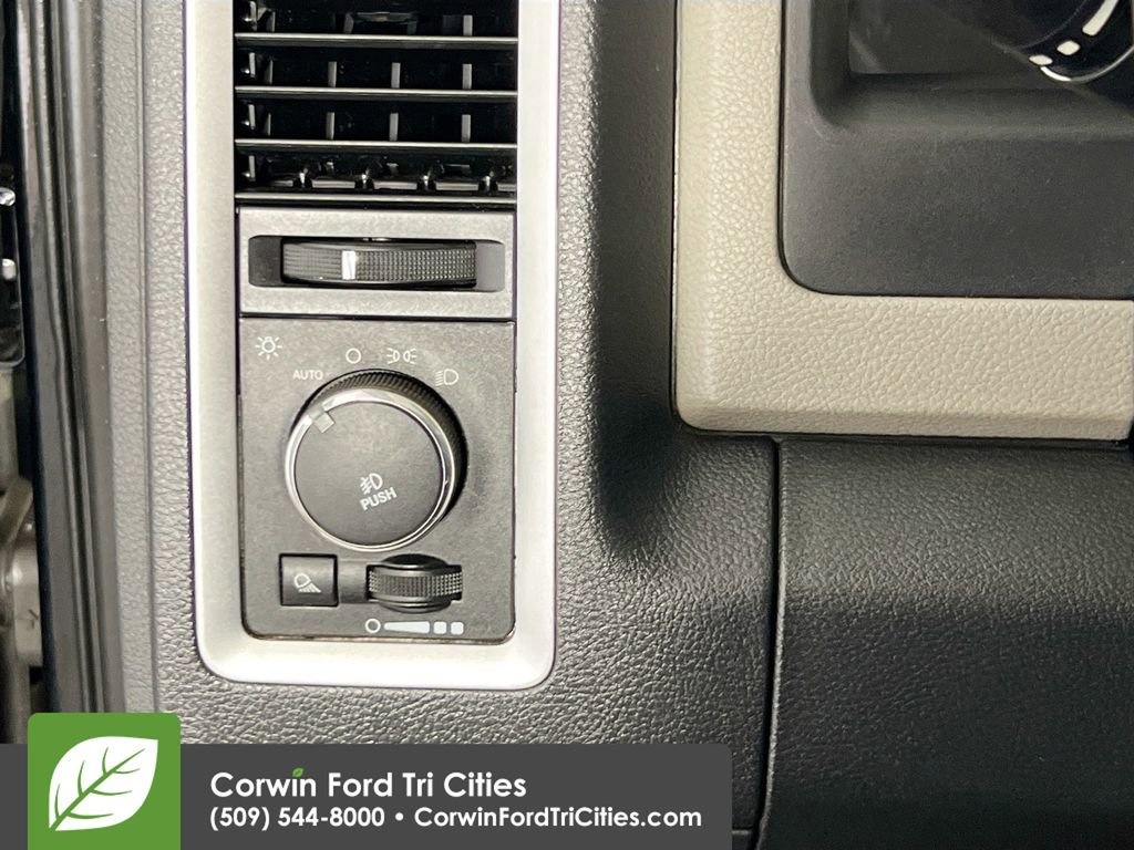 Used 2012 RAM 1500 Classic SLT w/ SLT Plus D￩cor Group AWD/4WD image 18